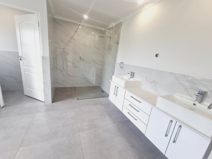 5 Bedroom Property for Sale in Sandown Western Cape